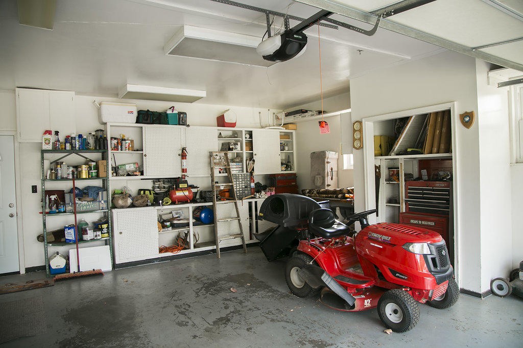 4405 Royalview Road Knoxville, TN 37921 - Photo 13 of 38 a view of car garage