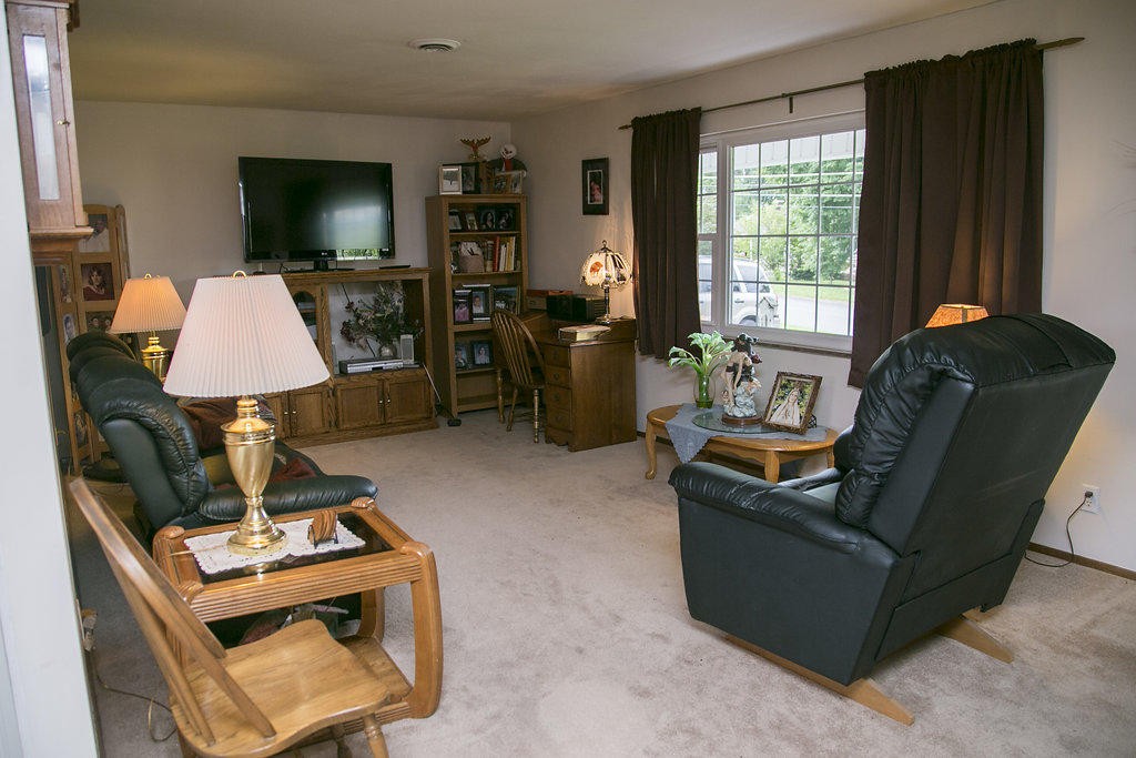 4405 Royalview Road Knoxville, TN 37921 - Photo 20 of 38 a living room with furniture and a flat screen tv
