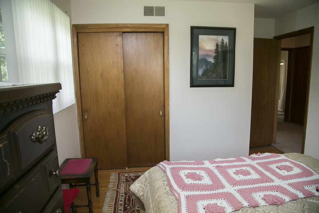 4405 Royalview Road Knoxville, TN 37921 - Photo 34 of 38 a bedroom with a bed and a mirror