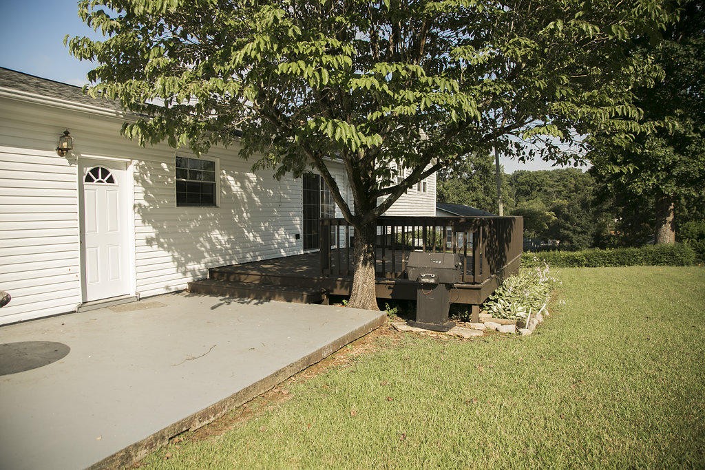 4405 Royalview Road Knoxville, TN 37921 - Photo 6 of 38 a view of a house with a yard