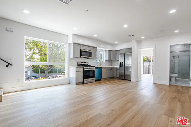 $4,579 | 2057 1/2 South Garth Avenue, Los Angeles, CA 90034