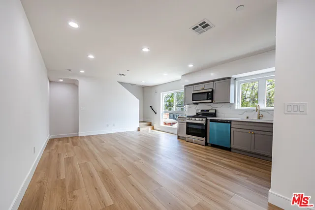 $4,579 | 2057 1/2 South Garth Avenue, Los Angeles, CA 90034