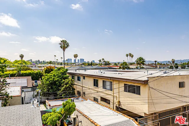 $4,579 | 2057 1/2 South Garth Avenue, Los Angeles, CA 90034