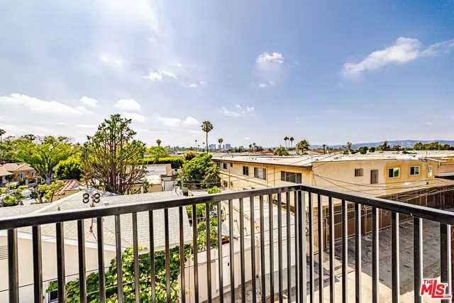 $4,579 | 2057 1/2 South Garth Avenue, Los Angeles, CA 90034