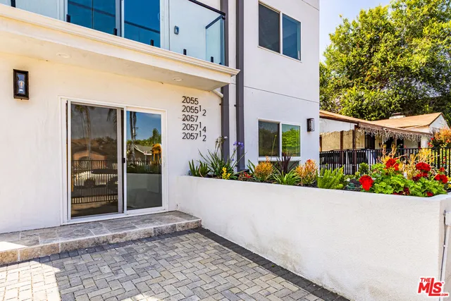 $4,579 | 2057 1/2 South Garth Avenue, Los Angeles, CA 90034