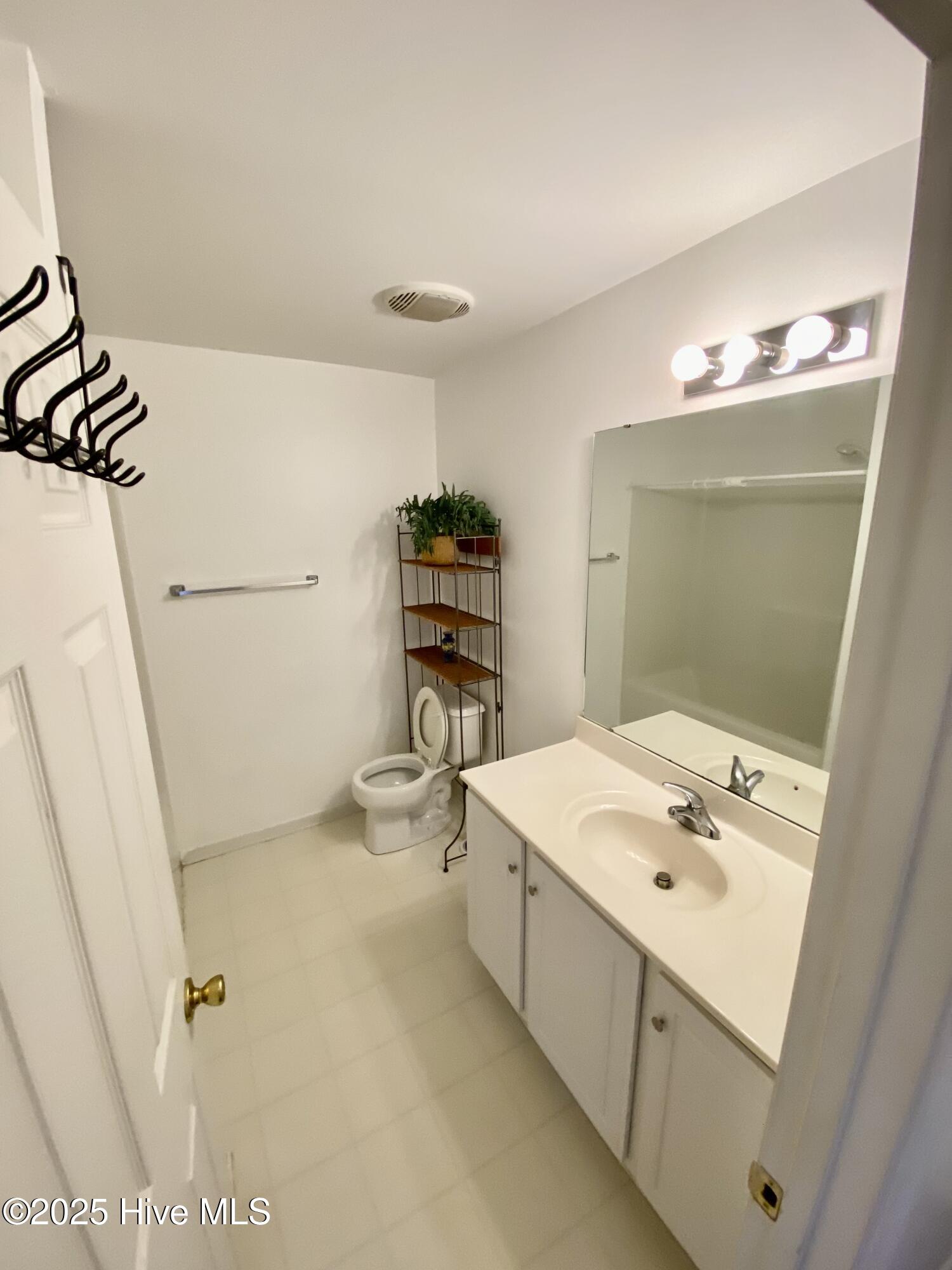 2227 Locksley Woods Drive, Unit G Greenville, NC 27858 - Photo 8 of 17 IMG_1551