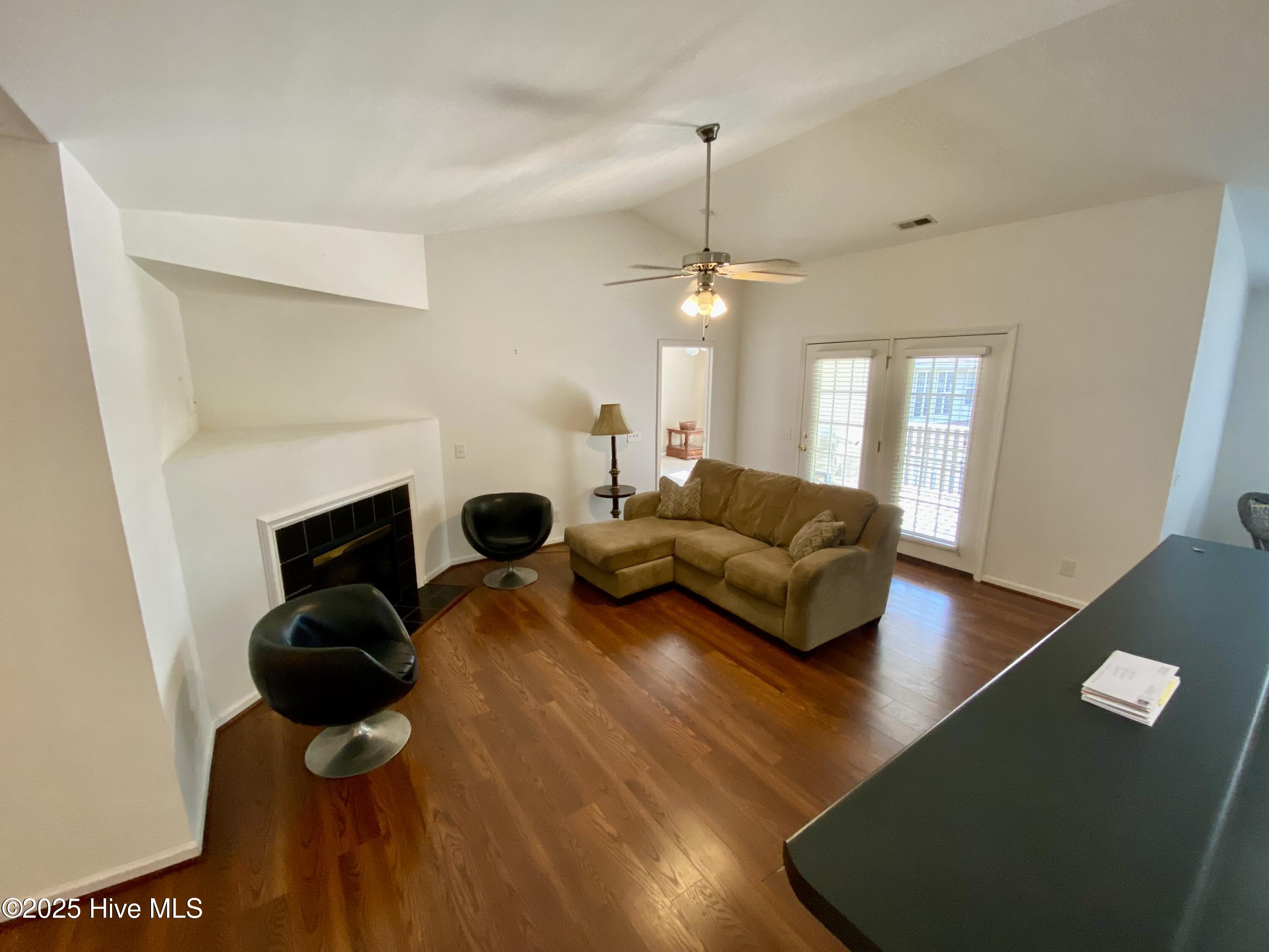 2227 Locksley Woods Drive, Unit G Greenville, NC 27858 - Photo 10 of 17 IMG_1549