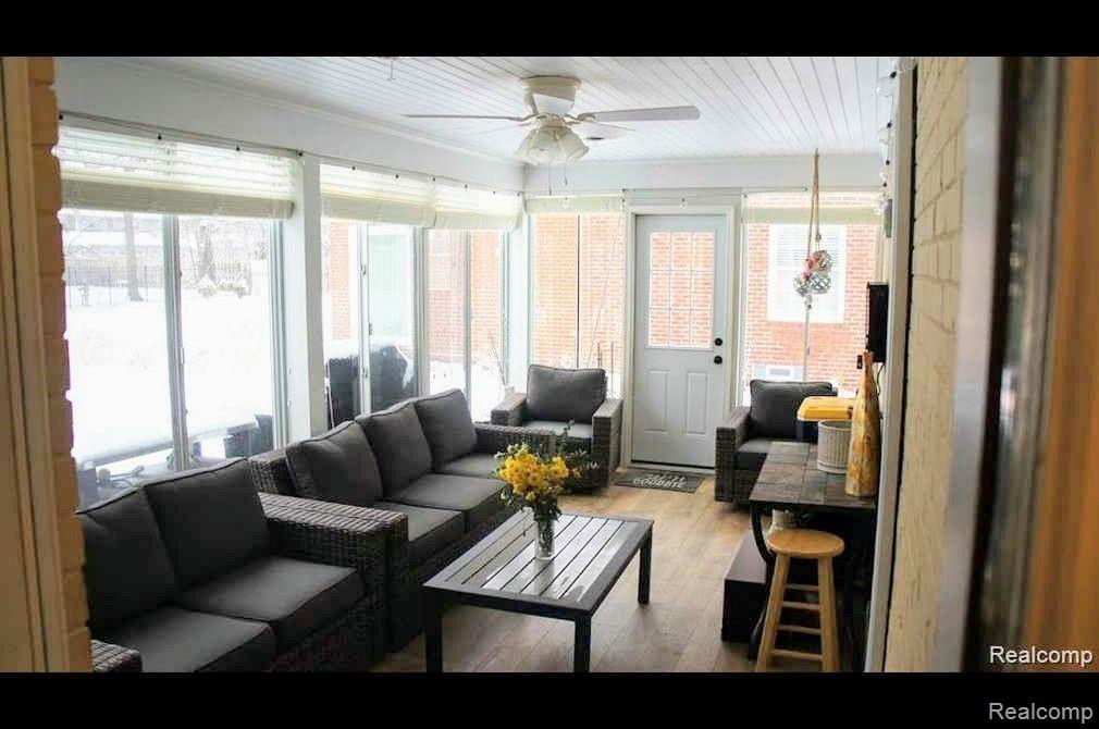 1536 North Renaud Road Grosse Pointe Woods, MI 48236 - Photo 11 of 25