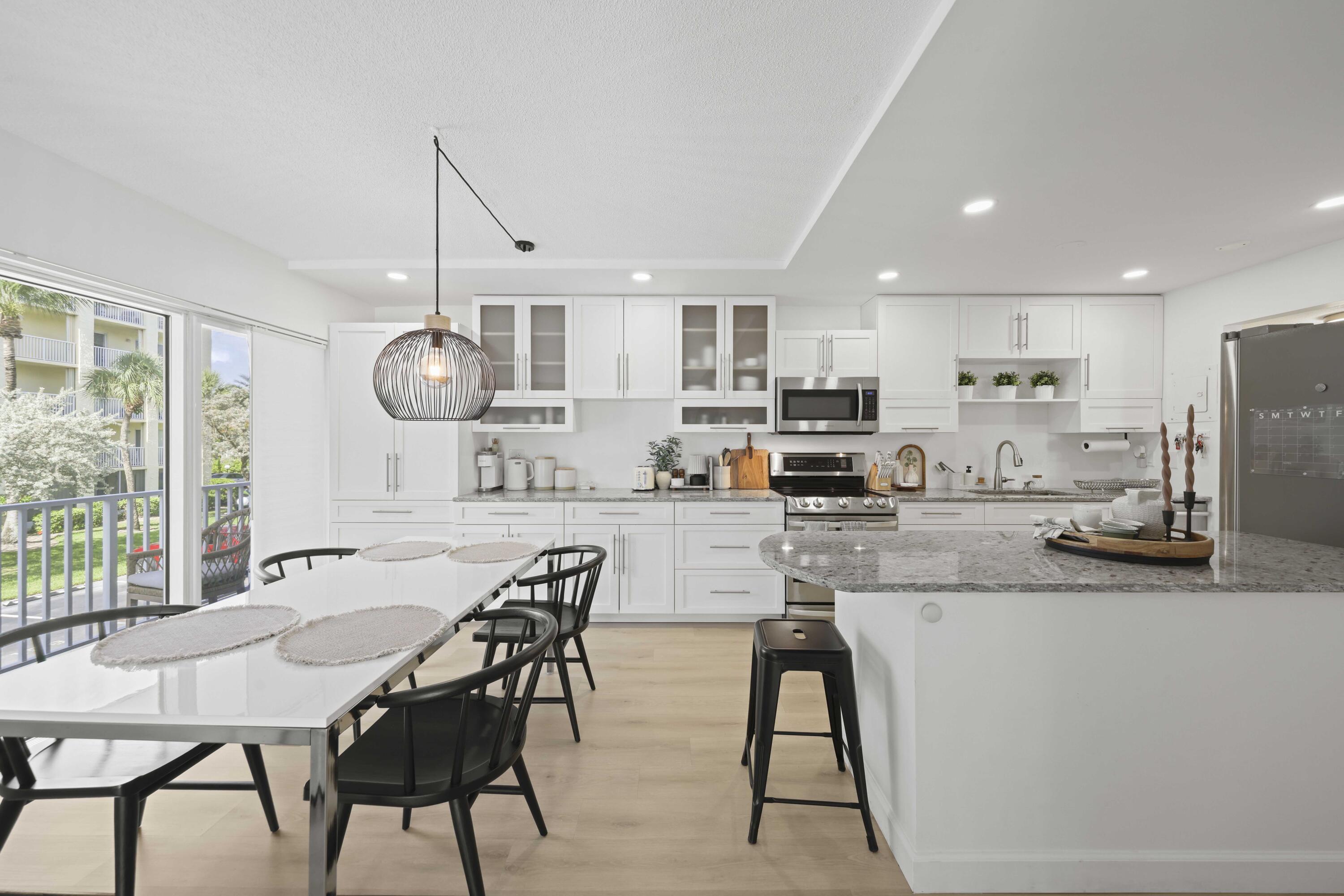 1111 South Ocean Boulevard, Unit 214 Boca Raton, FL 33432 - Photo 8 of 28 Kitchen/Dining