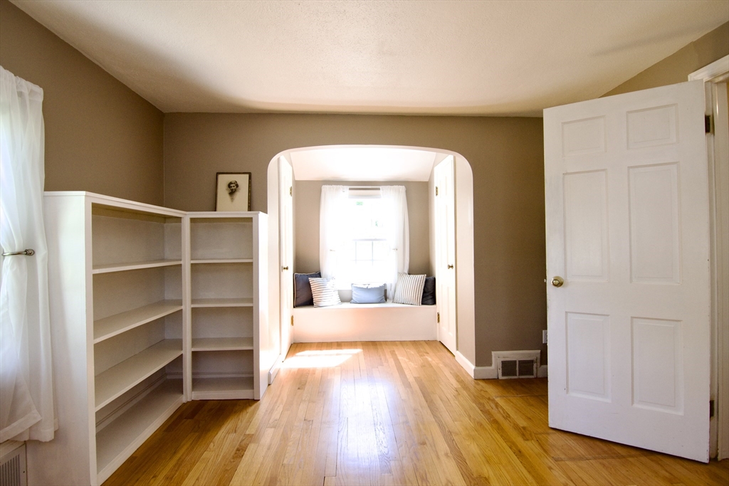 129 Chalmers Street Springfield, MA 01118 - Photo 34 of 42