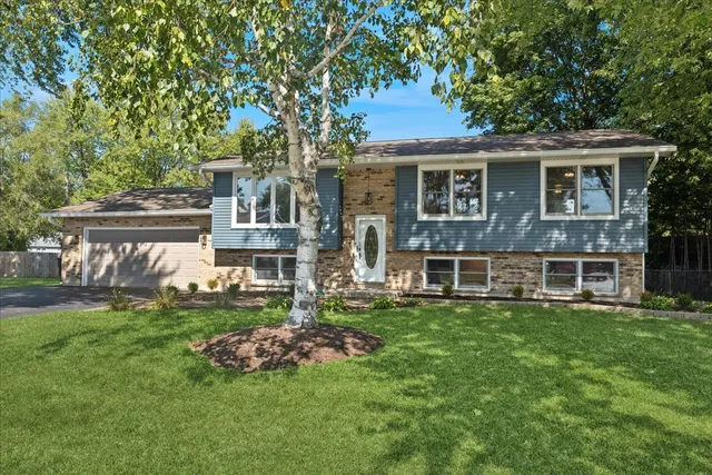 $415,000 | 1900 Burr Oak Lane, Lindenhurst, IL 60046