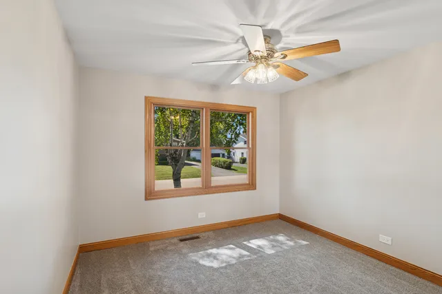 $415,000 | 1900 Burr Oak Lane, Lindenhurst, IL 60046