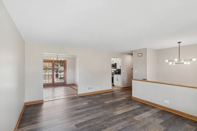 $415,000 | 1900 Burr Oak Lane, Lindenhurst, IL 60046