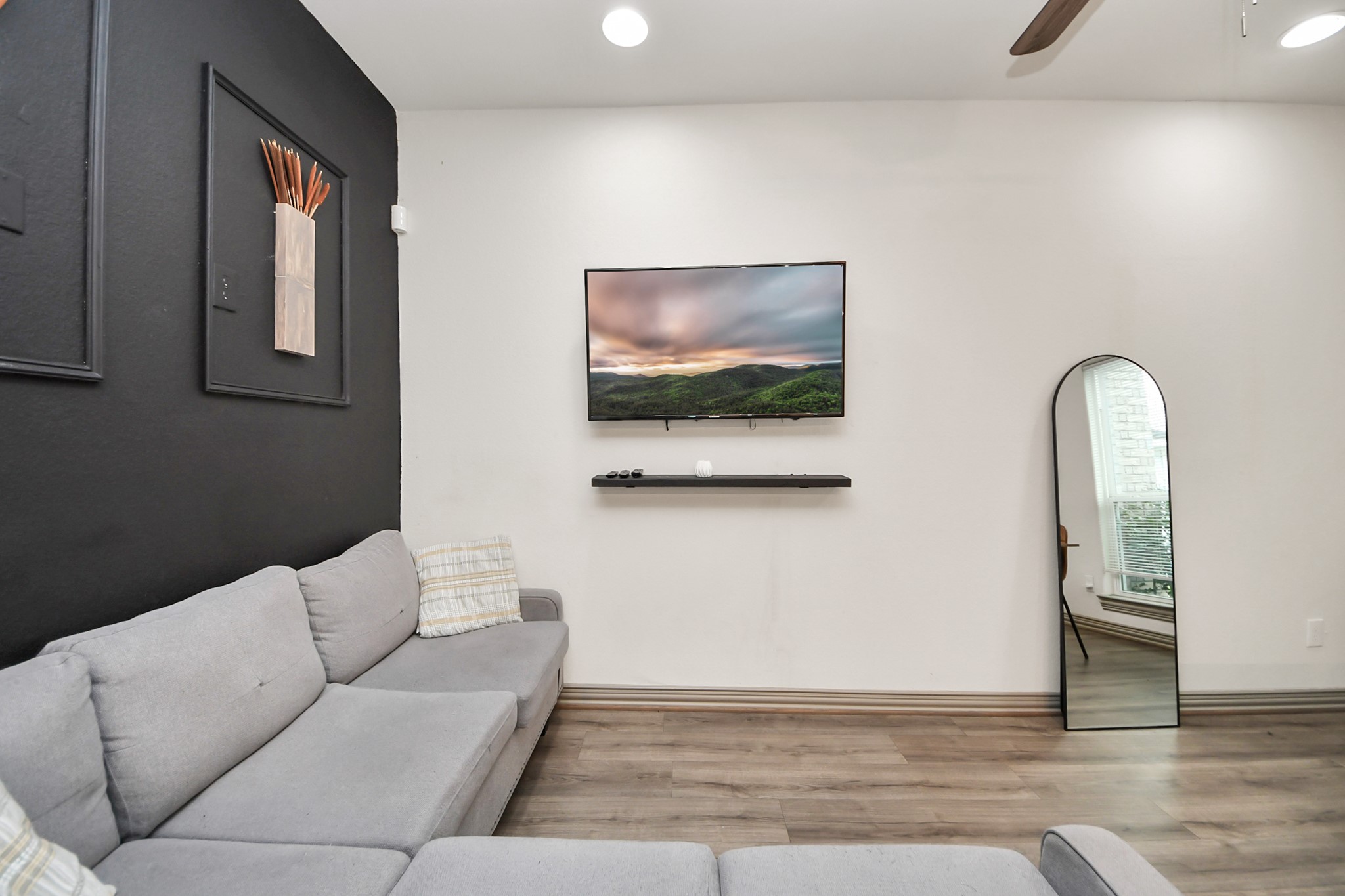 5334 Pershing Street Houston, TX 77033 - Photo 5 of 43 a living room with furniture and a flat screen tv