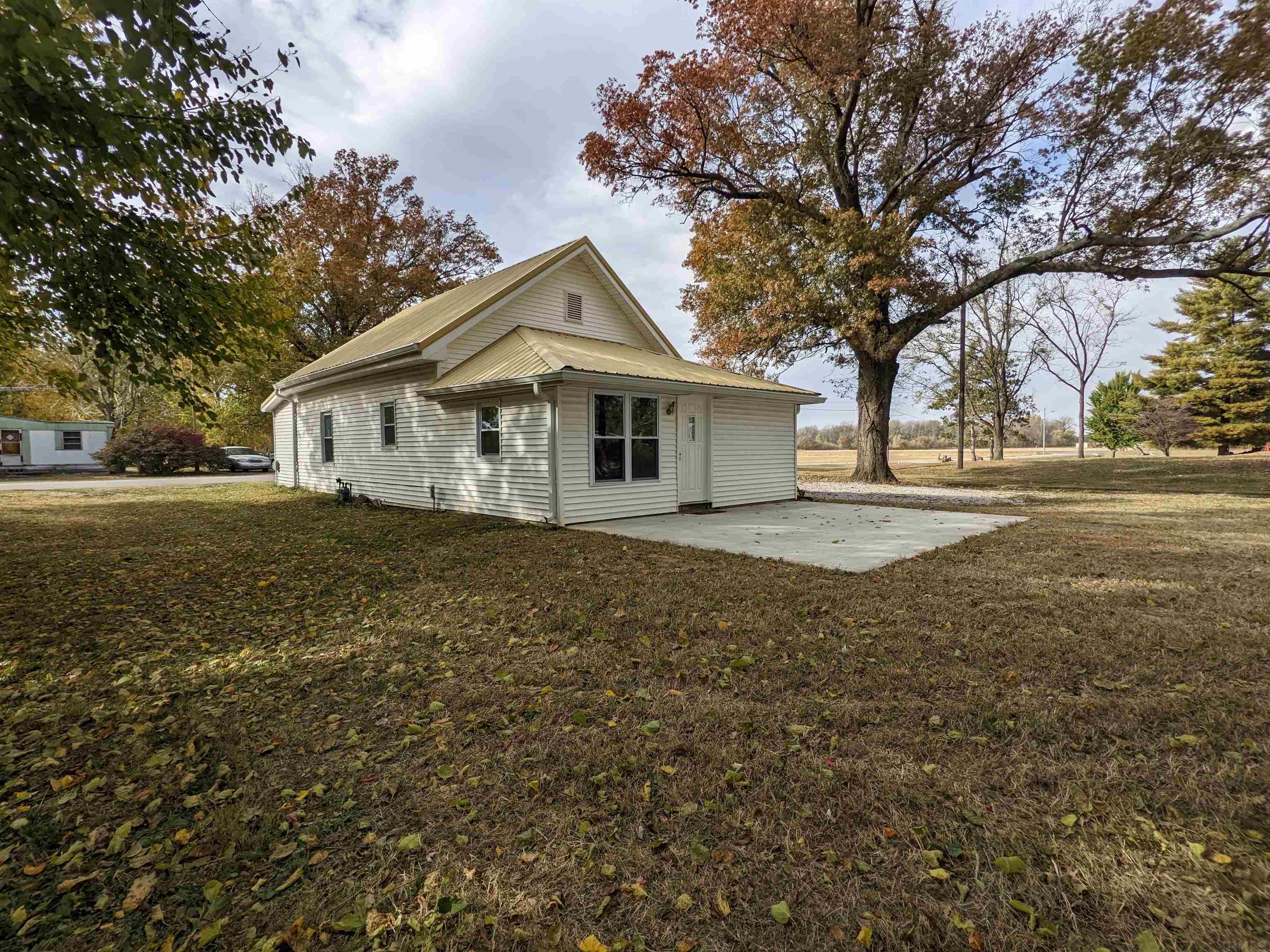 1020 Bloomfield Road Plainville, IN 47568 - Photo 4 of 20 Gallery Image 4