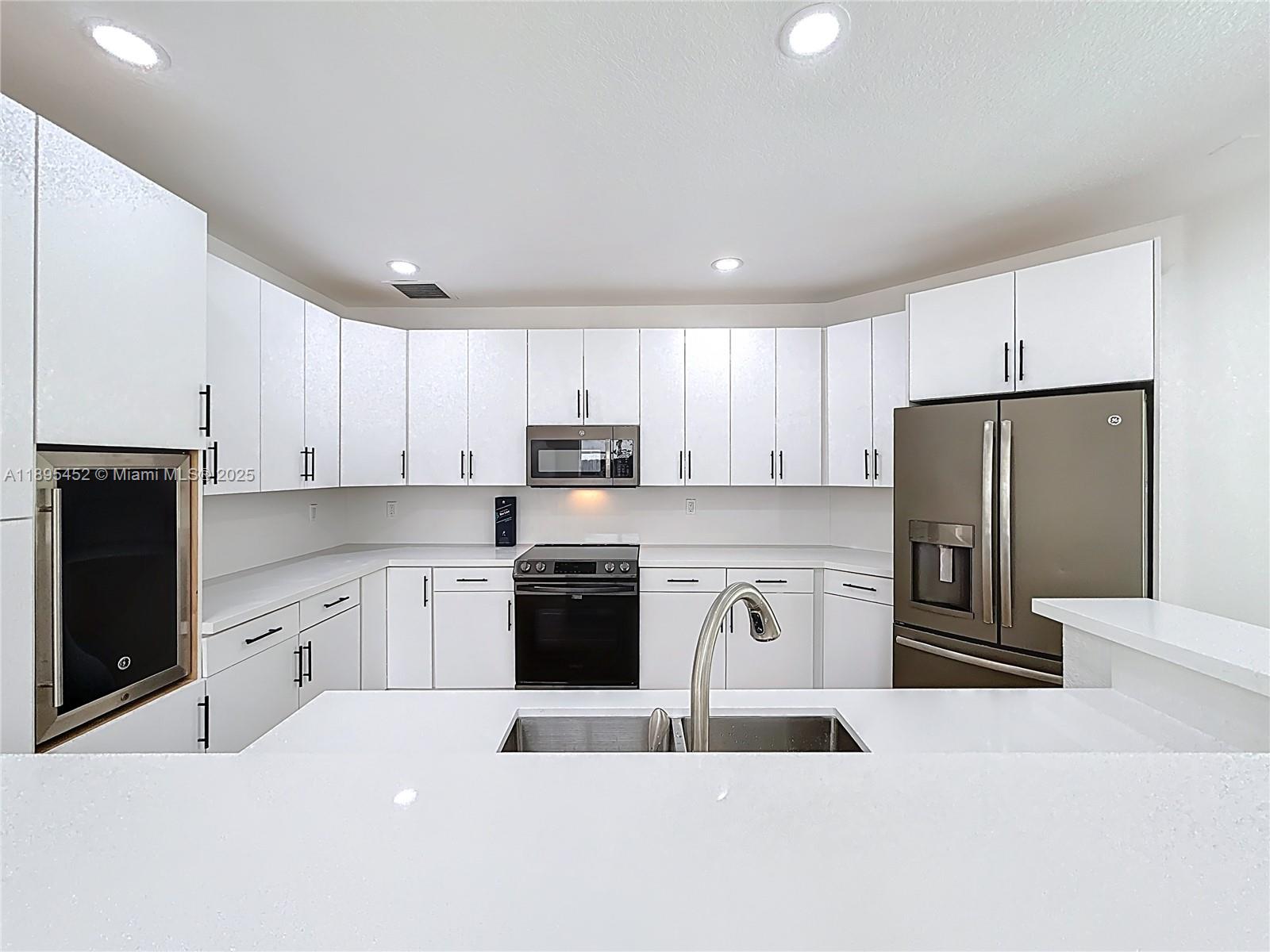 16491 Southwest 64th Terrace Miami, FL 33193 - Photo 14 of 48