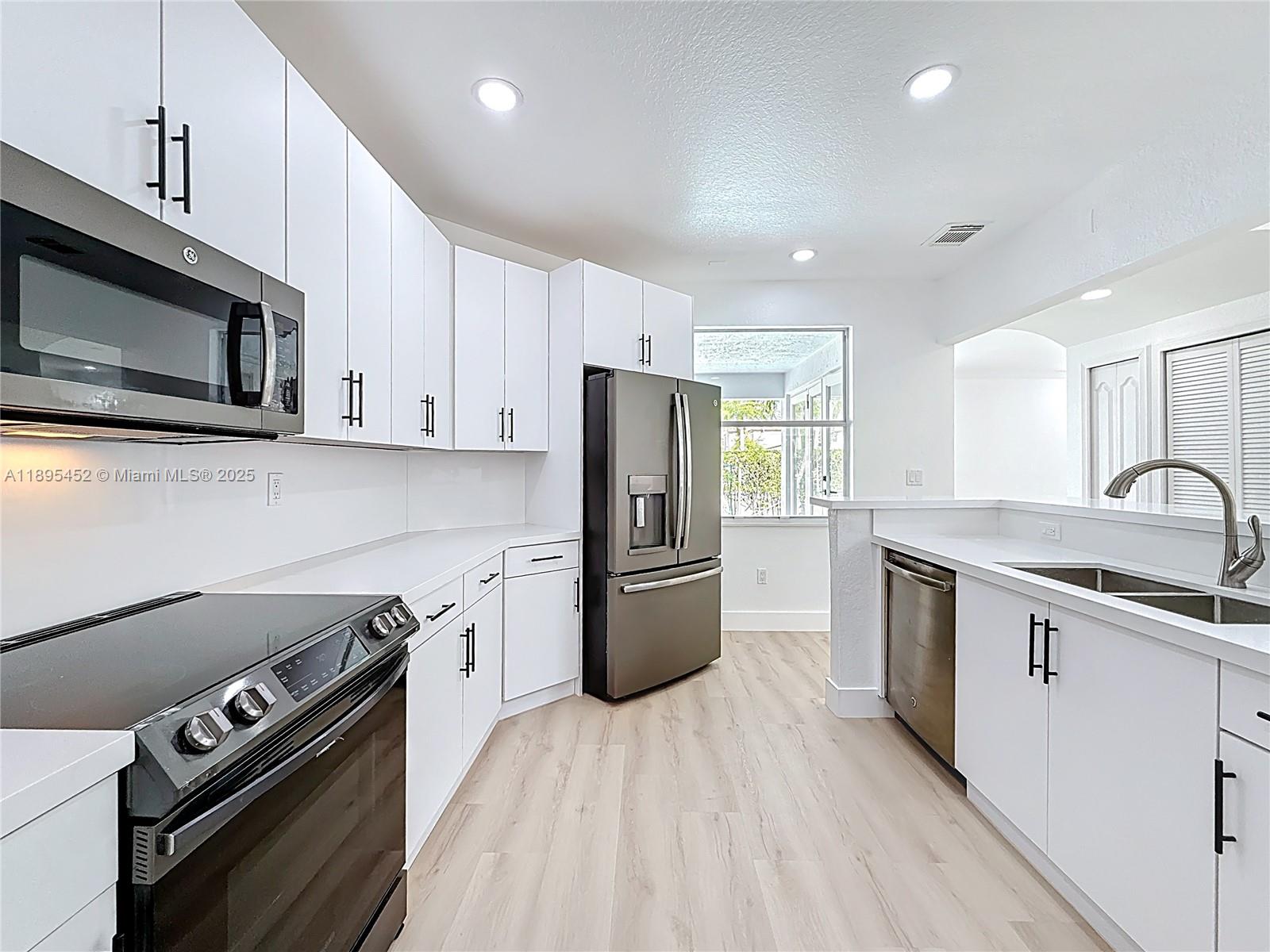 16491 Southwest 64th Terrace Miami, FL 33193 - Photo 15 of 48