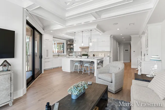 $1,150,000 | 218 South Harbor Drive, Unit 201, Grand Haven, MI 49417