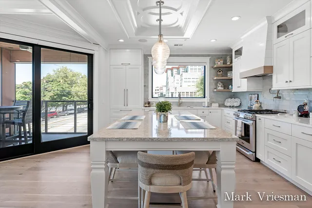 $1,150,000 | 218 South Harbor Drive, Unit 201, Grand Haven, MI 49417