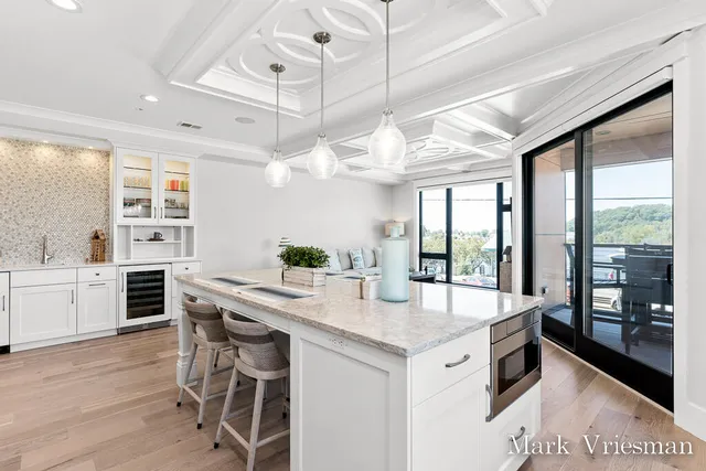 $1,150,000 | 218 South Harbor Drive, Unit 201, Grand Haven, MI 49417