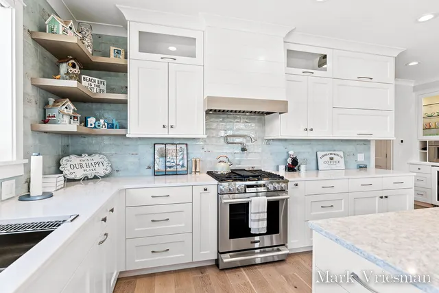 $1,150,000 | 218 South Harbor Drive, Unit 201, Grand Haven, MI 49417