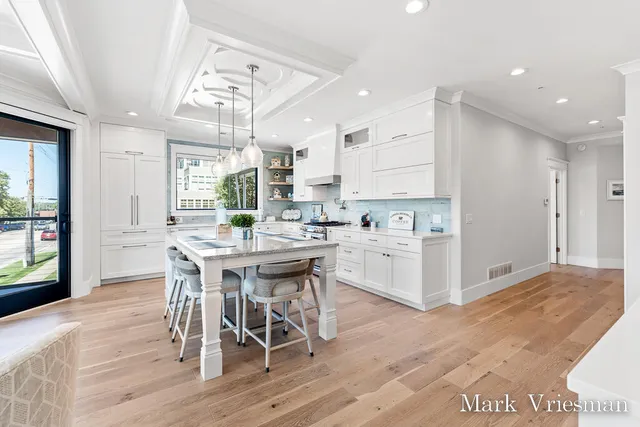 $1,150,000 | 218 South Harbor Drive, Unit 201, Grand Haven, MI 49417