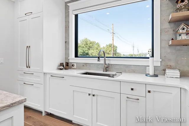 $1,150,000 | 218 South Harbor Drive, Unit 201, Grand Haven, MI 49417