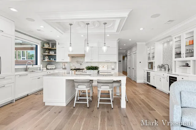 $1,150,000 | 218 South Harbor Drive, Unit 201, Grand Haven, MI 49417