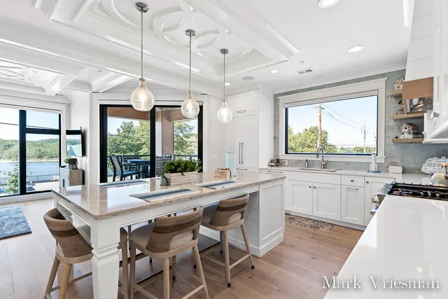 $1,150,000 | 218 South Harbor Drive, Unit 201, Grand Haven, MI 49417