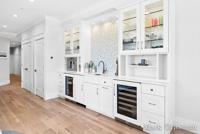 $1,150,000 | 218 South Harbor Drive, Unit 201, Grand Haven, MI 49417