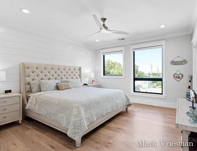 $1,150,000 | 218 South Harbor Drive, Unit 201, Grand Haven, MI 49417