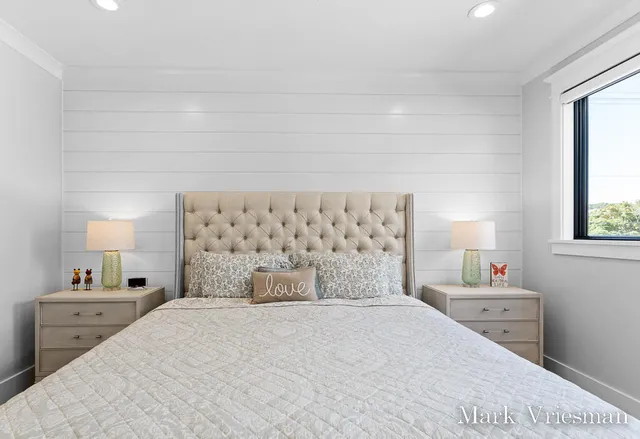 $1,150,000 | 218 South Harbor Drive, Unit 201, Grand Haven, MI 49417