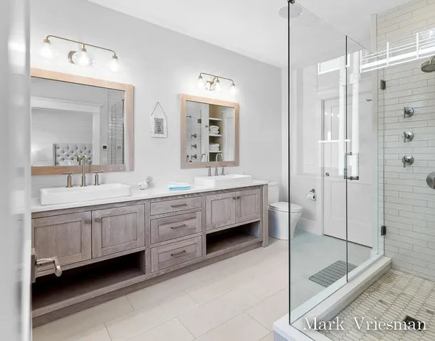 $1,150,000 | 218 South Harbor Drive, Unit 201, Grand Haven, MI 49417