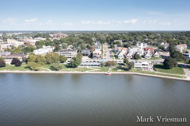 $1,150,000 | 218 South Harbor Drive, Unit 201, Grand Haven, MI 49417