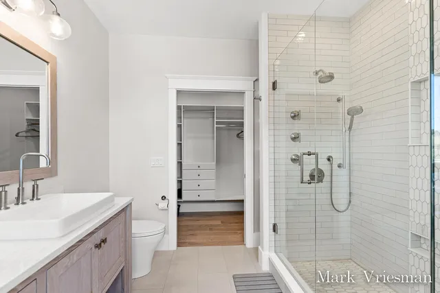 $1,150,000 | 218 South Harbor Drive, Unit 201, Grand Haven, MI 49417