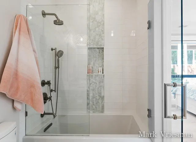 $1,150,000 | 218 South Harbor Drive, Unit 201, Grand Haven, MI 49417