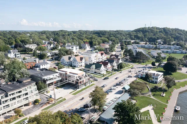 $1,150,000 | 218 South Harbor Drive, Unit 201, Grand Haven, MI 49417