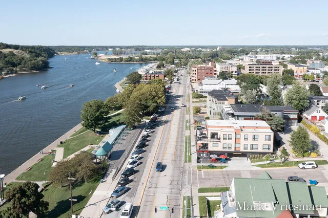 $1,150,000 | 218 South Harbor Drive, Unit 201, Grand Haven, MI 49417