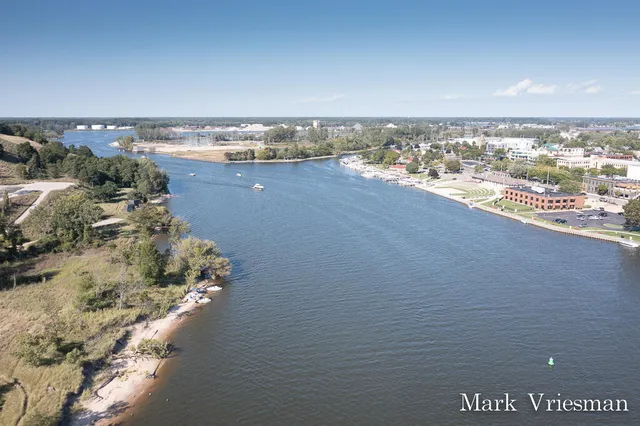 $1,150,000 | 218 South Harbor Drive, Unit 201, Grand Haven, MI 49417