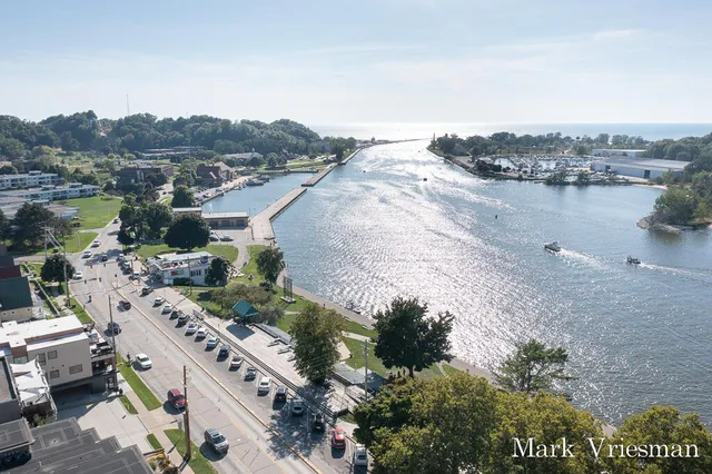 $1,150,000 | 218 South Harbor Drive, Unit 201, Grand Haven, MI 49417