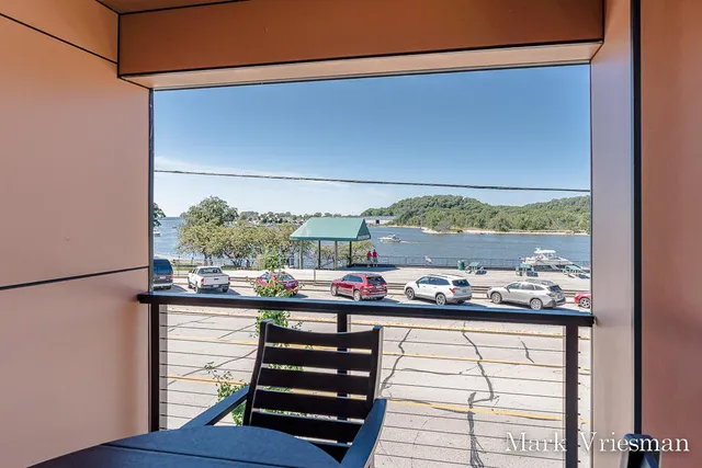 $1,150,000 | 218 South Harbor Drive, Unit 201, Grand Haven, MI 49417