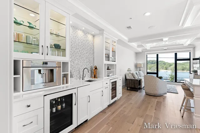 $1,150,000 | 218 South Harbor Drive, Unit 201, Grand Haven, MI 49417