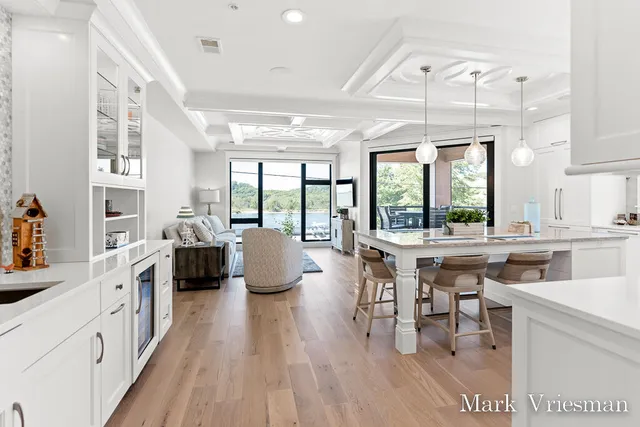 $1,150,000 | 218 South Harbor Drive, Unit 201, Grand Haven, MI 49417