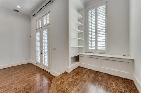 a view of a pathway with a yard