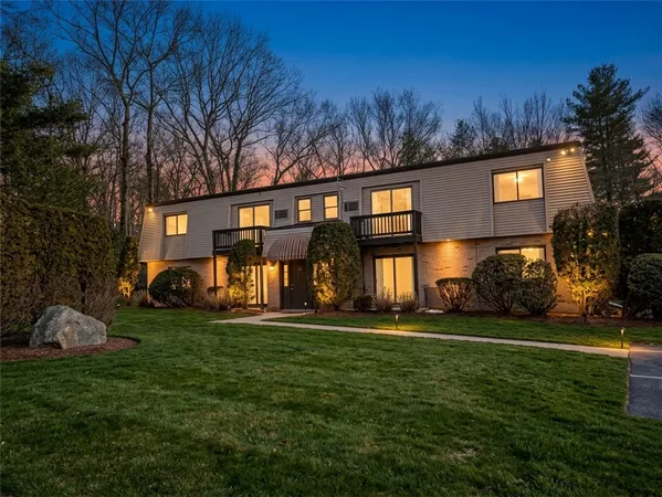 $282,500 | 15 Apple Valley Parkway, Unit 2, Smithfield, RI 02917