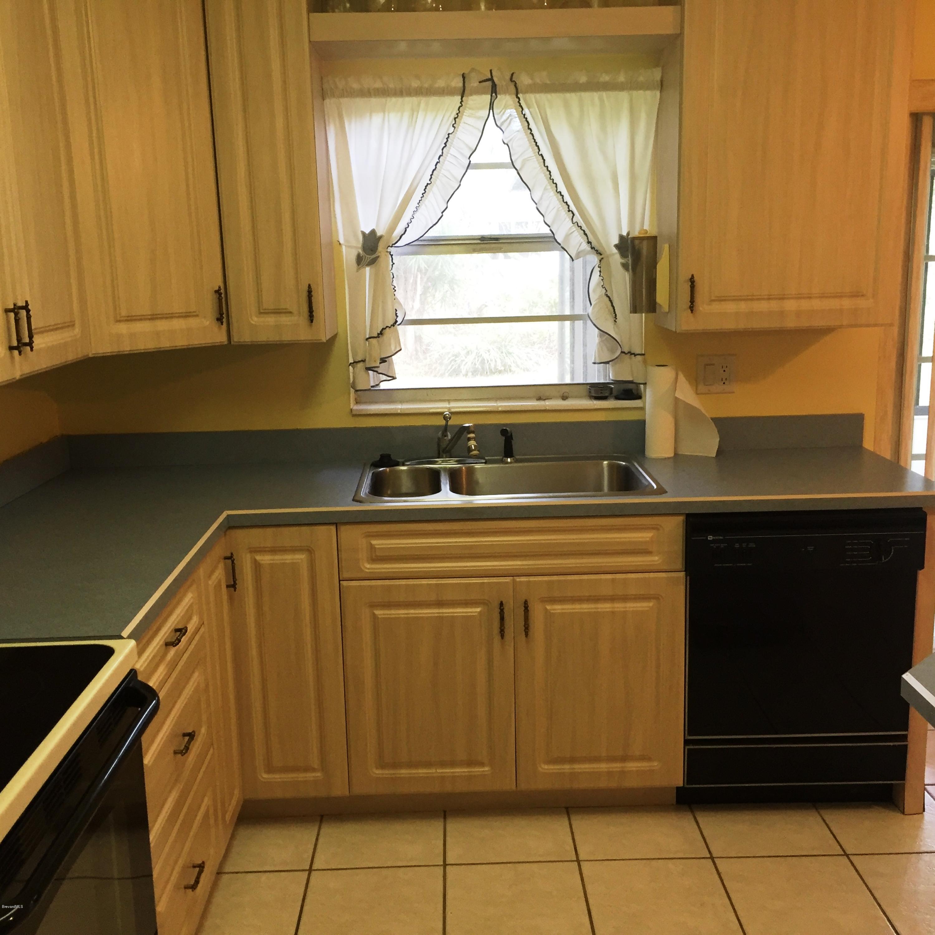 2860 Rheims Avenue Melbourne, FL 32935 - Photo 13 of 22 Kitchen