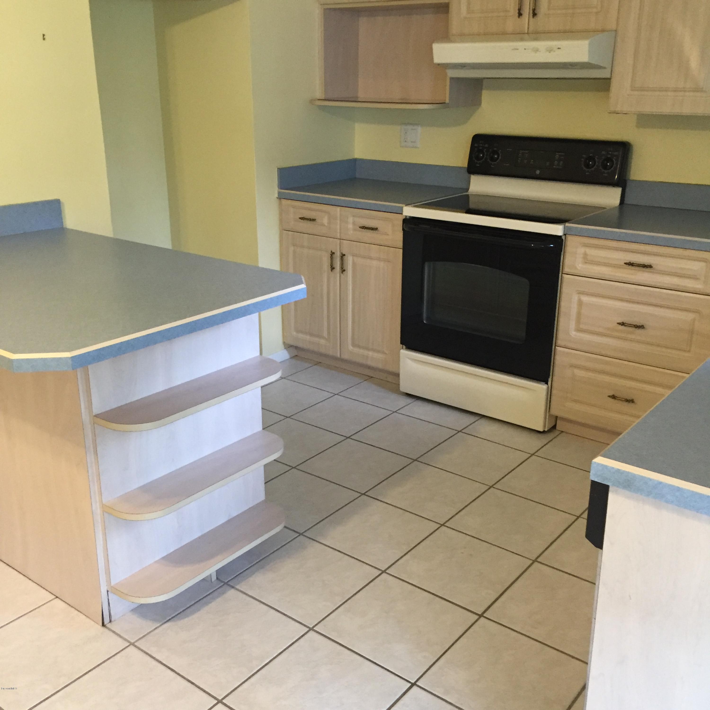2860 Rheims Avenue Melbourne, FL 32935 - Photo 22 of 22 Breakfast Bar