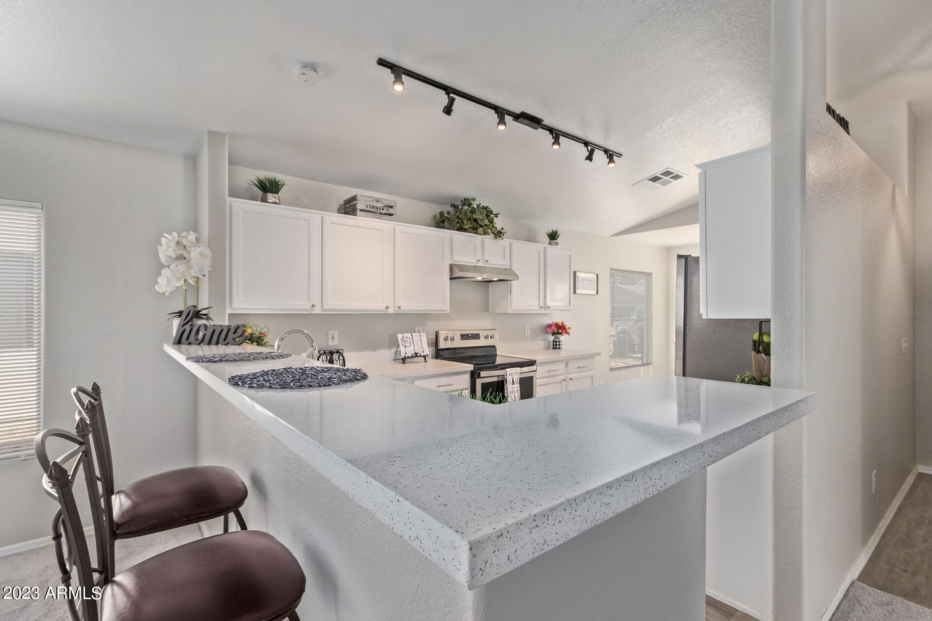 10440 West Granada Road Avondale, AZ 85392 - Photo 6 of 28 Counter Seating