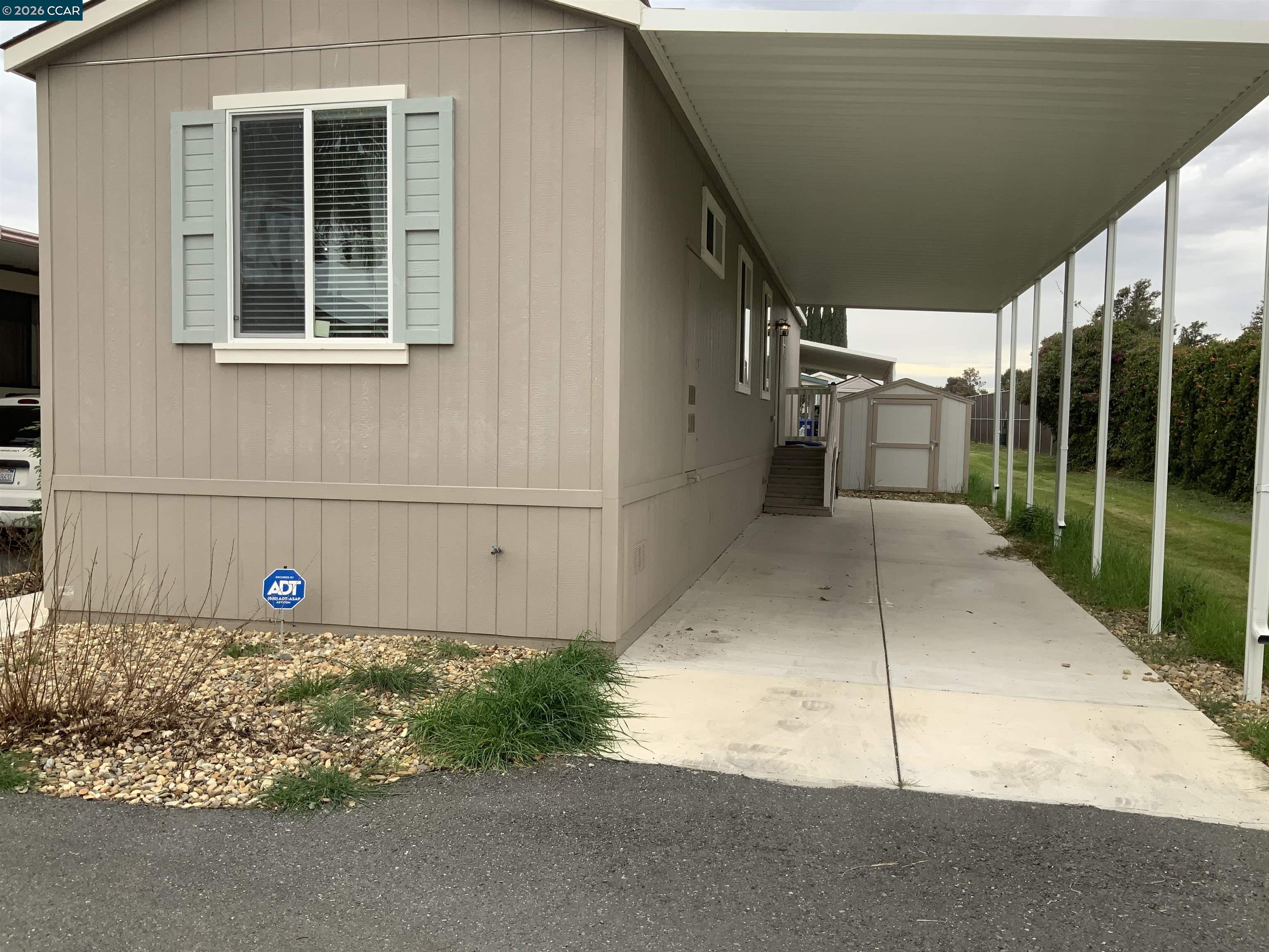 65 Pali Way Pittsburg, CA 94565 - Photo 2 of 32 a view of a backyard
