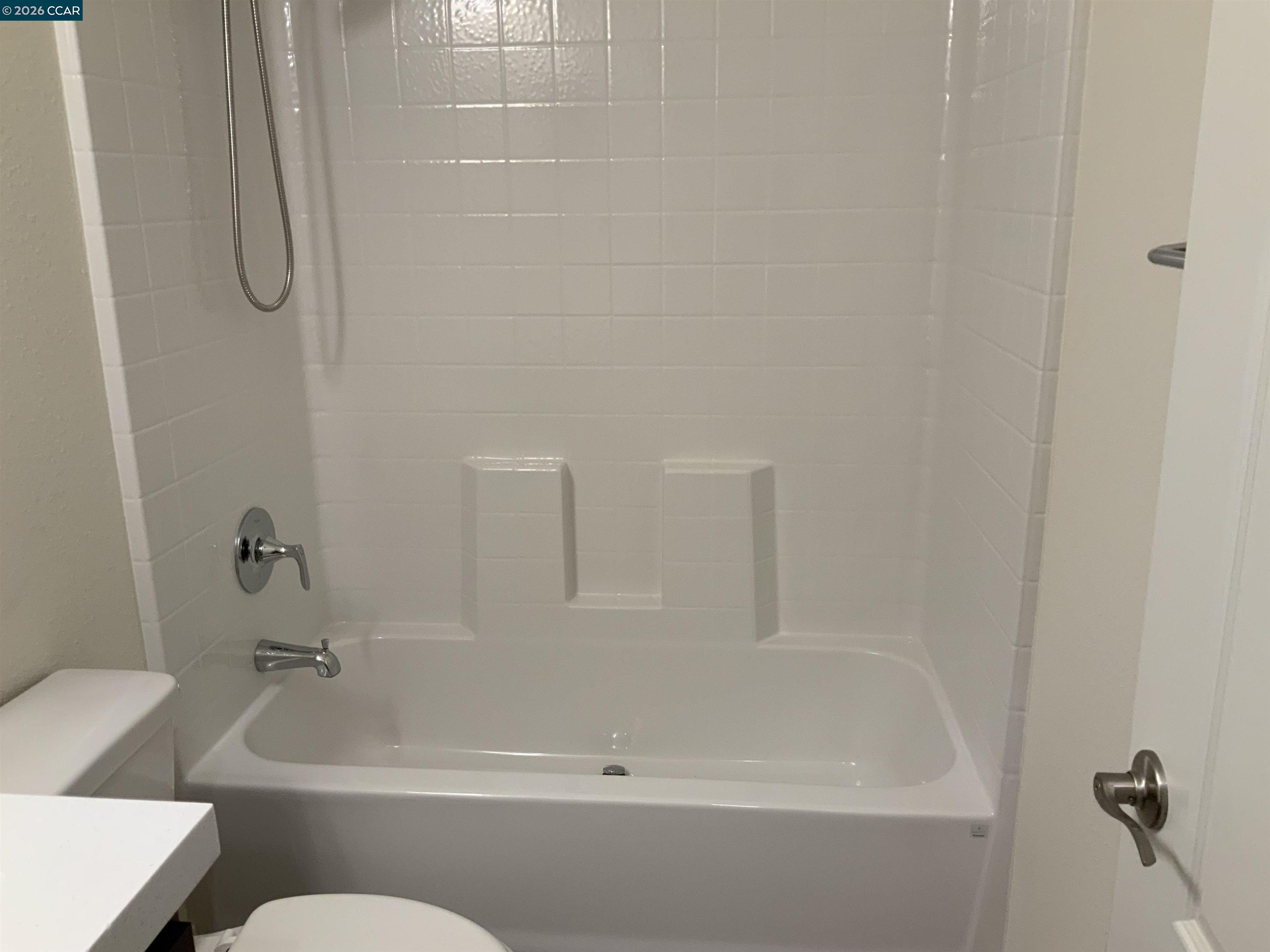 65 Pali Way Pittsburg, CA 94565 - Photo 24 of 32 a bathroom with a bathtub